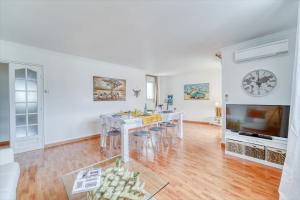 Appartements Chic and spacious apart with parking : photos des chambres