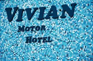 Vivian Motor Hotel - Neepawa