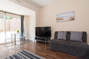 Stylish Apartment by Roath Park and Lake