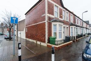 Ideal Two Bedroom Apartment near Centre & Stadium