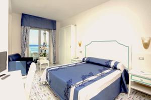 Comfort Double Room with Sea View room in Hotel Ferretti