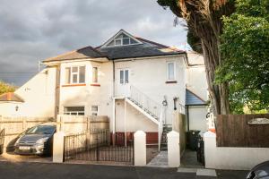 Luxury 2 Bedroom Apartment in Peaceful Location