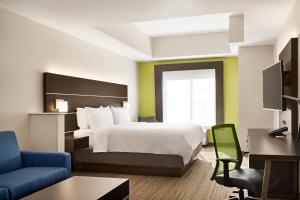 Suite room in Holiday Inn Express Hotel & Suites Durant an IHG Hotel