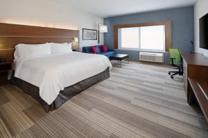 King Suite - Non-Smoking room in Holiday Inn Express & Suites - Murrieta an IHG Hotel