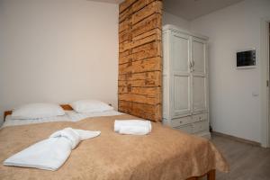 Contact Free Apartments with free parking