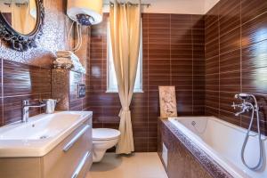 Luxury Apartment with Private Pool and Sauna near Split , Sea View