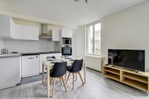 Appartements Chic and spacious apart with parking : photos des chambres