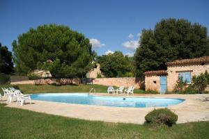 Maisons de vacances L'Oubradou Charming mas in Provence with shared pool nature and calm : Maison de Vacances