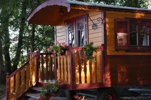 Gite Insolite "La Roulotte des Elfes", Au Milieu de Nulle Part - Outines