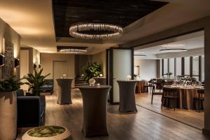 Kimpton Angler’s Hotel South Beach by IHG