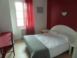 Hotels Hotel Les Thermes : photos des chambres