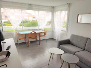 Appartements Les Soleillades - Plage, piscine, parking! : photos des chambres