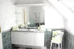 Gîte 4 km mer, 1 km centre ville, pour 8 pers