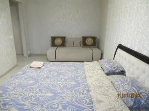 Замечательная квартира с современным ремонтом рядом с метpо Холодная гора - Babai