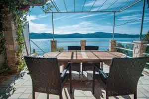 3 Bedroom Beach House with private sea access - Šipanska Luka