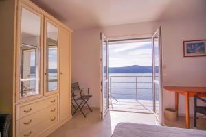 3 Bedroom Beach House with private sea access