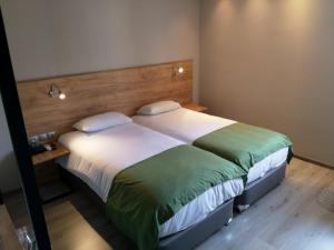 Double Room with Free Parking