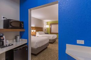 Holiday Inn Express & Suites - San Marcos South by IHG
