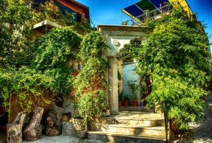 Hidden Cave Hotel