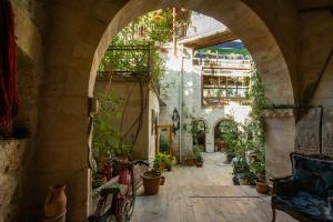 Hidden Cave Hotel
