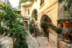 Hidden Cave Hotel