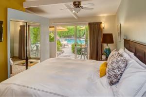 Deluxe King Studio room in Avance Hotel