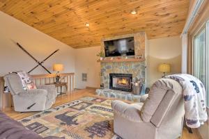 Beech Mountain Getaway, 2 Mi to Ski Resort!