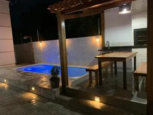 Casa com piscina em c vermelha - Coroa Vermelha