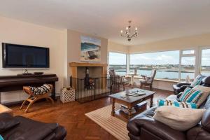 AEL-Y-BRYN-5 BED- DRAMATIC SEA VIEWS - Sleeps 12
