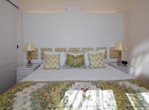 Gladiola Suite room in Haven Hall Hotel