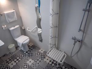 Hotels Contact Hotel Restaurant Bleu France - Eragny Cergy : photos des chambres