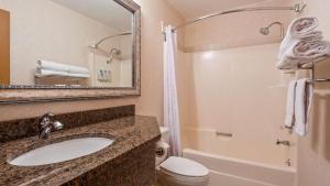 RiverTree Inn & Suites