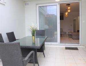 Apartment with Garden View