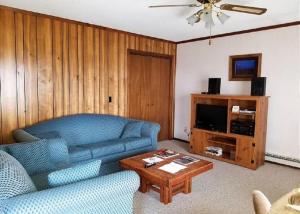 2307 - Gold 2 Bdrm - 1000 SF Sleeps 4
