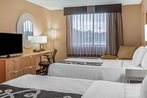 Deluxe Suite with Two Double Beds - Non-Smoking room in La Quinta by Wyndham Naples Downtown