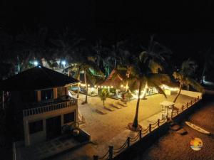 Lanas Beach Resort Carabao Island