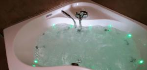 Chalet Tropical avec bain à bulles - In the Woods