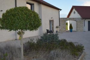 Maisons de vacances Au jardin de Marguerite : Maison 3 Chambres