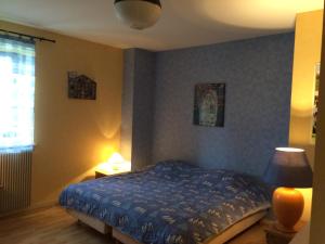 Hotels AUBERGE LA ROMAINE : Chambre Double ou Lits Jumeaux avec Salle de Bains Commune