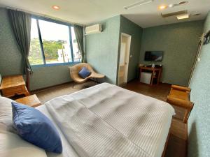 305 Double Room with Mountain View