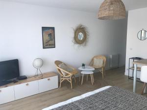 Appartements Studio neuf , a 2 pas de la plage et du port : photos des chambres