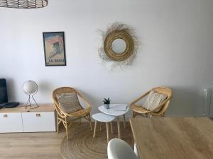 Appartements Studio neuf , a 2 pas de la plage et du port : photos des chambres