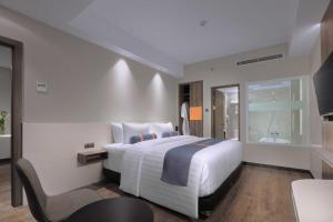 Harper Wahid Hasyim Medan by ASTON