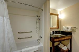 King Room - Accessible/Non-Smoking room in The Garrison Hotel & Suites Dover-Durham Ascend Hotel Collection