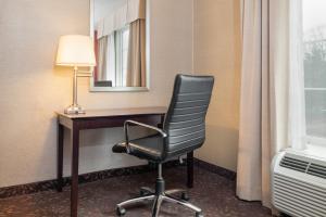 Standard Queen Room room in Holiday Inn Norwich an IHG Hotel