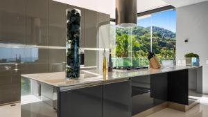 Avalon - 901 Luxurious & Best View 3 BR Amapas