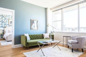 One-Bedroom Suite room in Sonder at Duncan Plaza