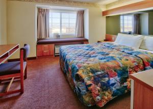 Queen Suite room in Western Skies Inn & Suites