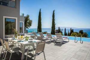 Trapezaki Villa Sleeps 6 Pool Air Con WiFi Kefalloniá Greece