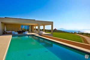 Kastro Villa Sleeps 18 with Pool and Air Con Ilia Greece